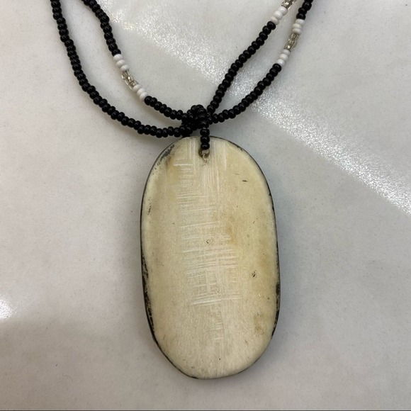 Hand Painted Shell Beaded Choker Necklace - Picture 3 of 5